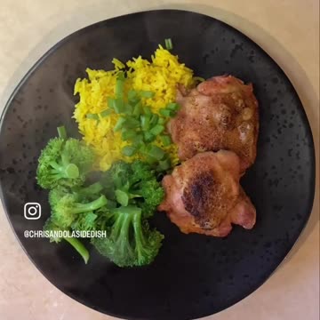 PLATING CHICKEN THIGHS AND SIDES! #drooling