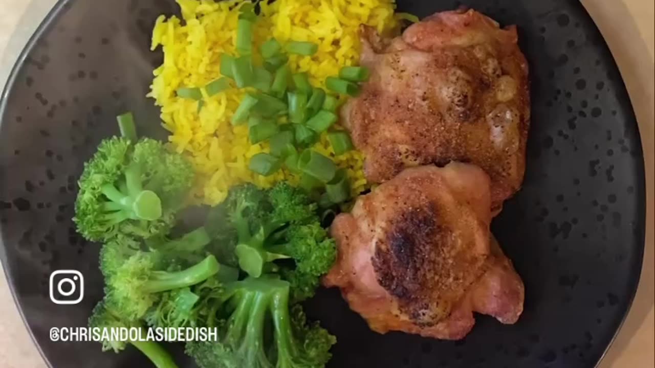 PLATING CHICKEN THIGHS AND SIDES! #drooling