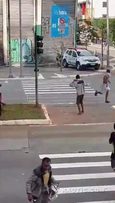 Cops Attacked With Stones In Brazil