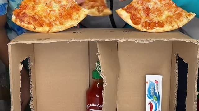 Comment ca doit être pas bon de tremper sa pizza dans due deentifrice 😂😡