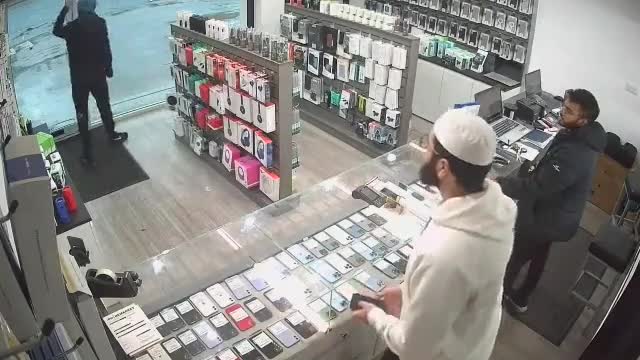 WATCH: Robber’s Attempt Doesn’t Go as Planned