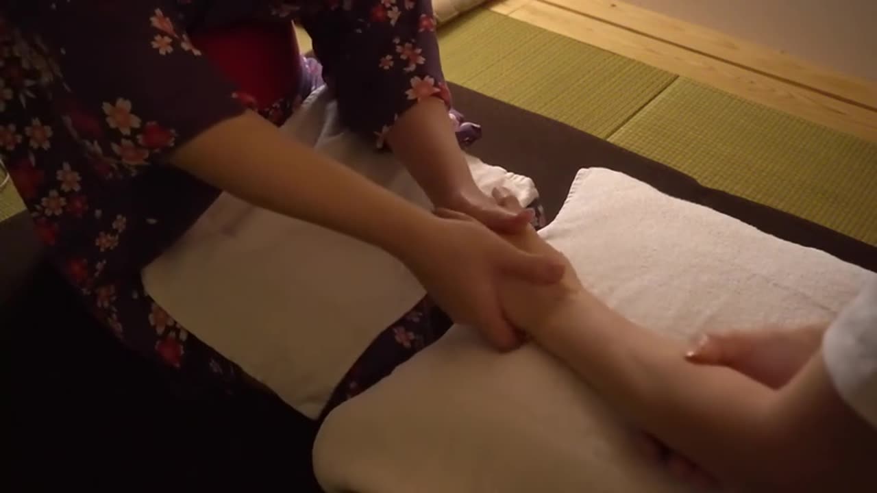 日本采耳店的耳部清洁及手部按摩