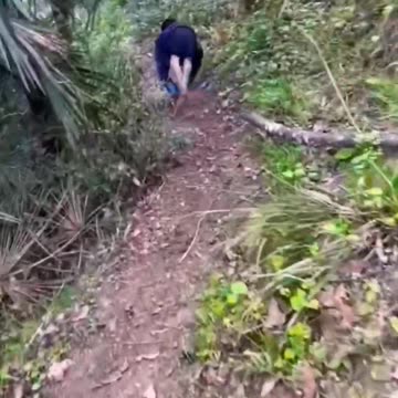 Chàng trai khuyết tật