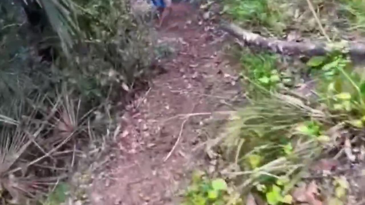 Chàng trai khuyết tật