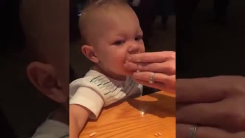 Baby reaction first time eating food, hilarious😆