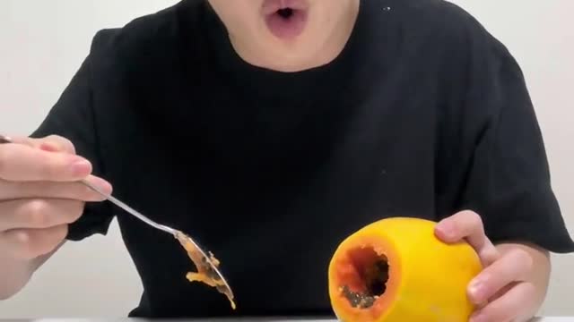 minha raiva é que ele repete o vídeo todo na segunda parte 😆😆😆