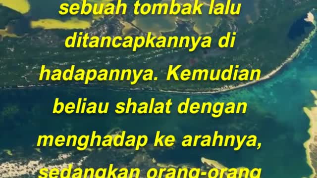 Rasulullah jika keluar untuk shalat 'ied, beliau meminta sebuah tombak lalu ditancapkannya