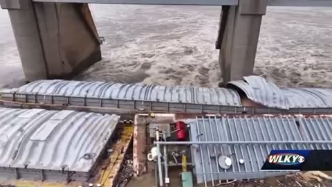 Louisville Kentucky- 10 Barges Transported by a Tug Boat Broke Free on Ohio River, One Carrying 1,400 tons of methanol