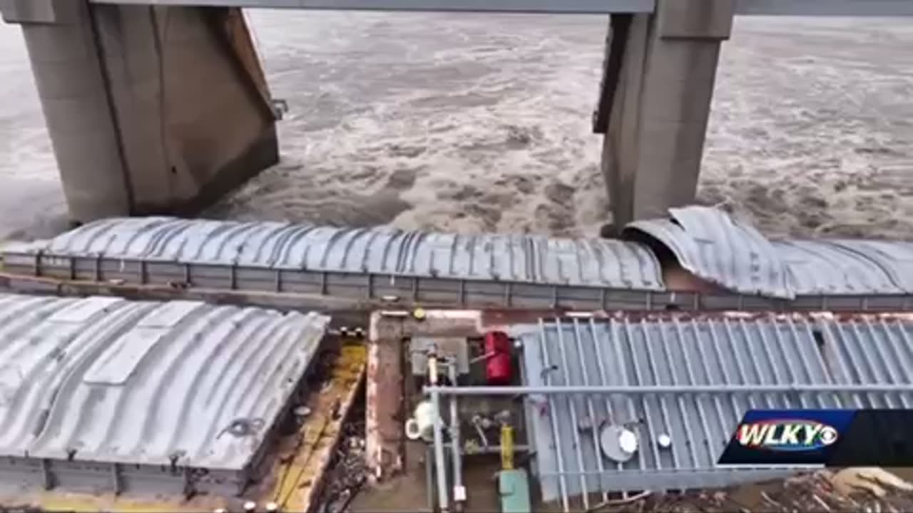 Louisville Kentucky- 10 Barges Transported by a Tug Boat Broke Free on Ohio River, One Carrying 1,400 tons of methanol