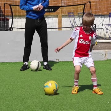 teaching 5 year old the Matthews no.1 to beat a defender