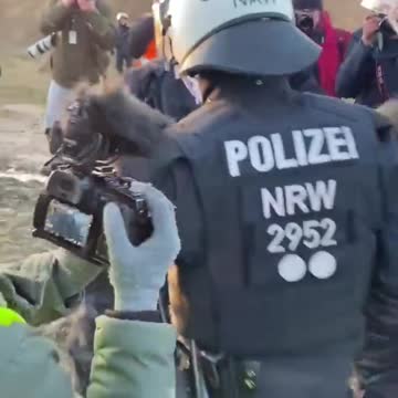 Greta Thunberg Gets Removed From Crazy Climate Protest By Police In Hilarious Clip