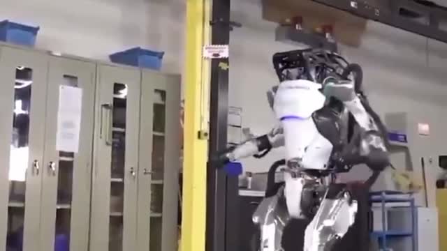 Boston Dynamics' machine shows its flawless gymnastic routine