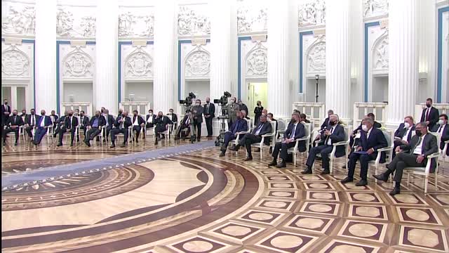 Under missile fire, Kyiv awaits Russian assault