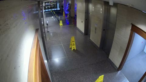 8003FCOB01ElevatorLobby_2021-01-05_21h00min01s953ms.mp4