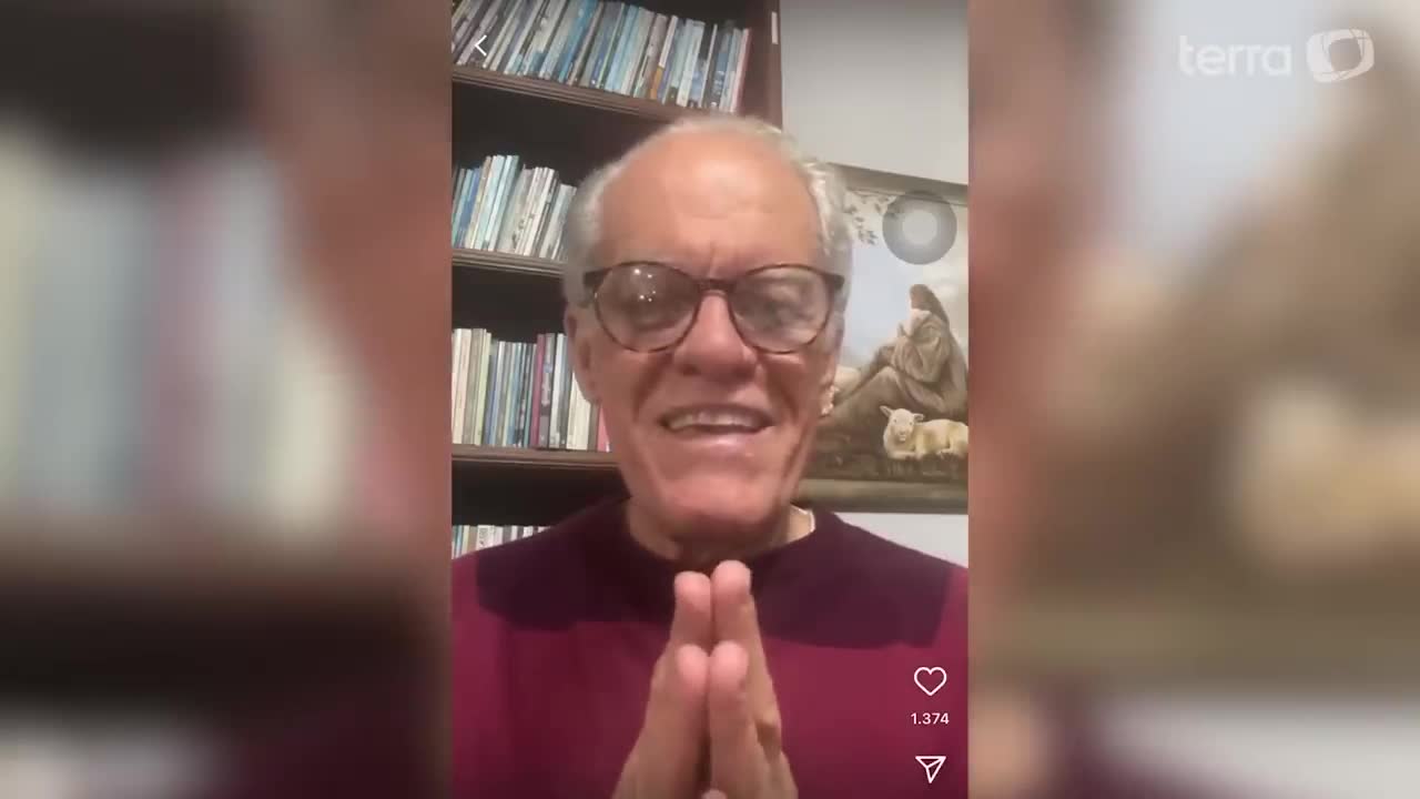 Com sorriso, pastor anuncia morte de Guilherme de Pádua em live: “Caiu e morreu”