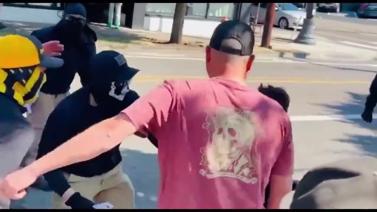 The U.S.Government Deploys Federal Agents To Act As Extreme Right Wing Protesters~This Time However They Ran Into Some Real PATRIOTS Who Try To ‘Demask’ Them & Shout “Get The F**k Out”