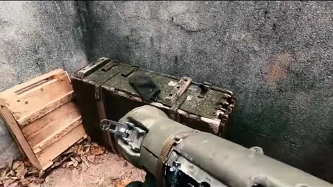 The Swedish anti-tank grenade launcher "Karl Gustav" catches fire in the hands of a Ukrainian