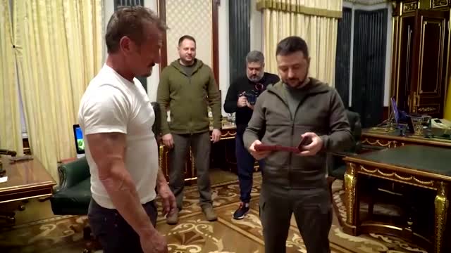 Hollywood's Sean Penn loans Zelenskiy his Oscar