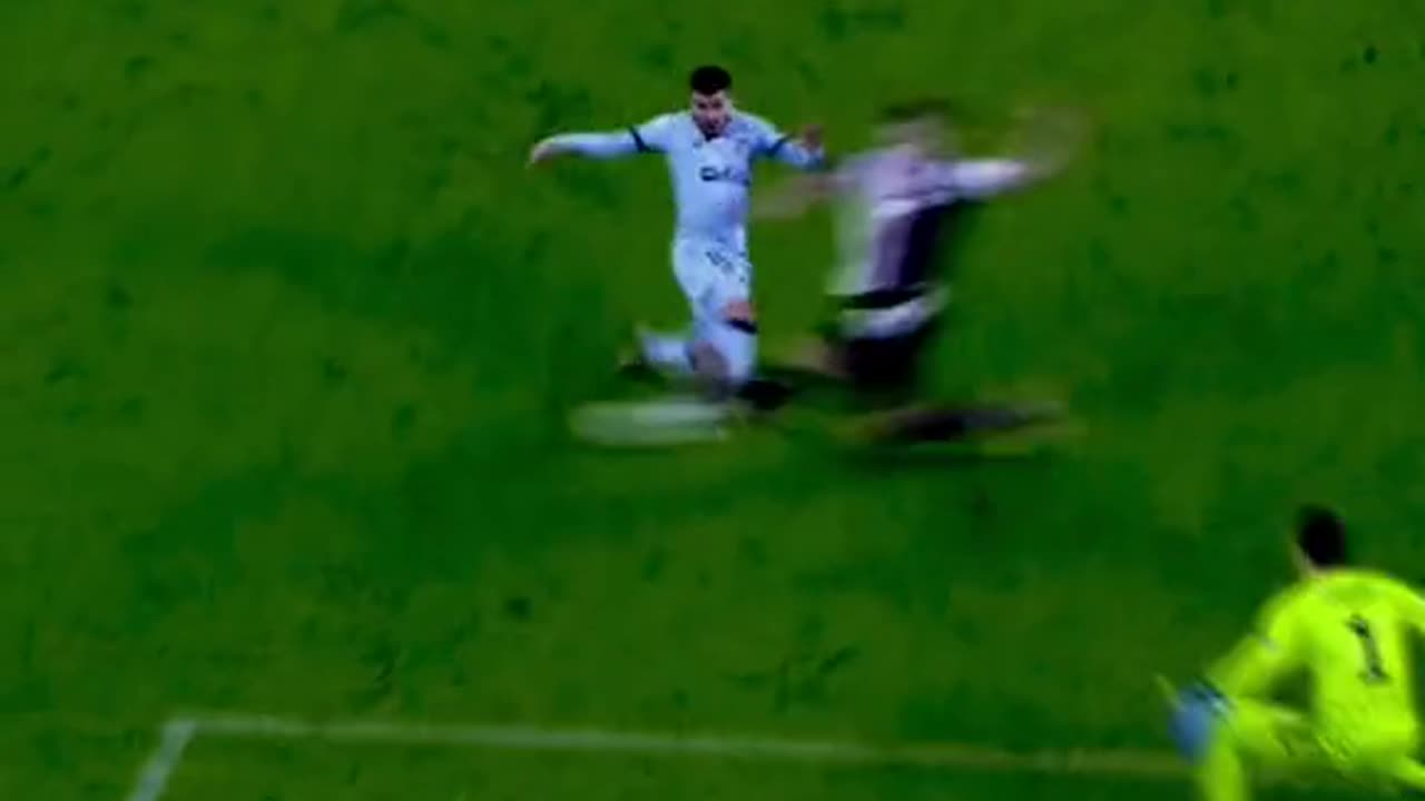 De Ligt tackle 😳💀