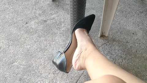 Cute Filipina Shoeplaying In Her Flats 👣