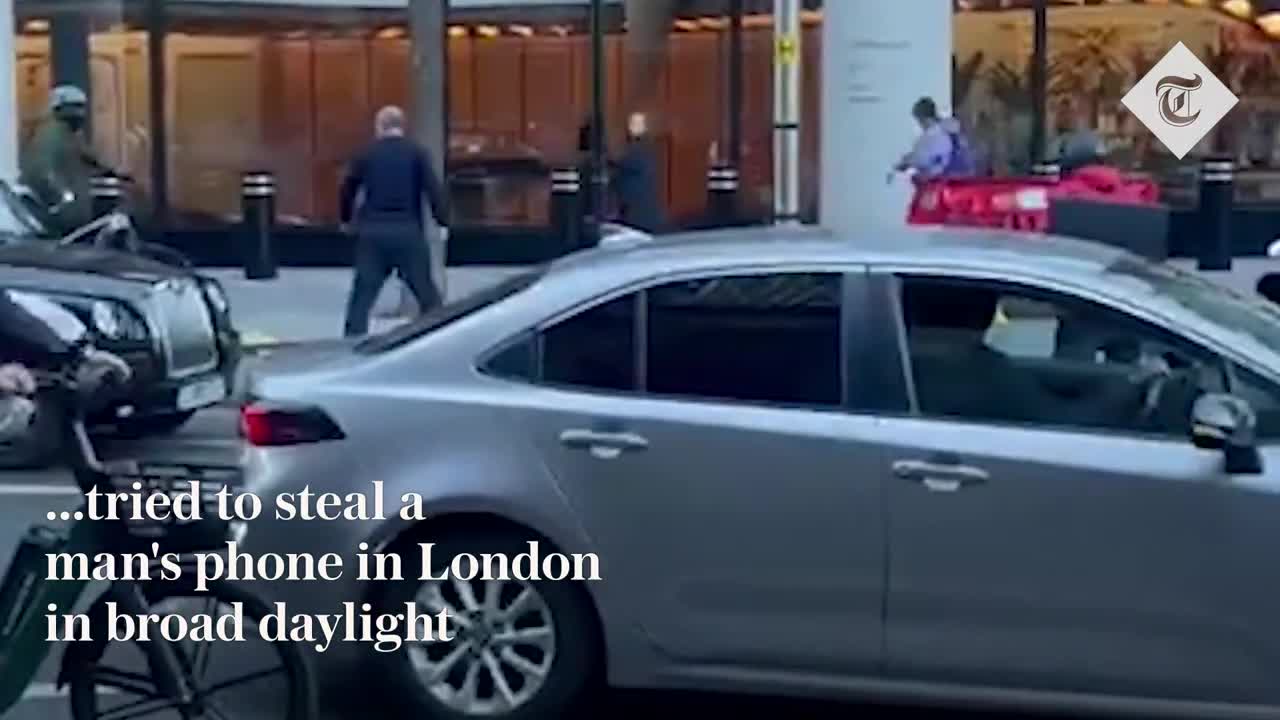 Moment passers-by intervene as robbers stab people in central London