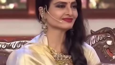 Kapil Sharma के शो में Rekha जी ने बताया कैसे हर कोई चाहता है उनके क्लोज जाना!