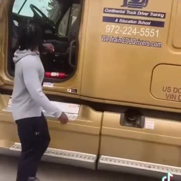 This Has Got to be the Craziest Parallel Parking Job