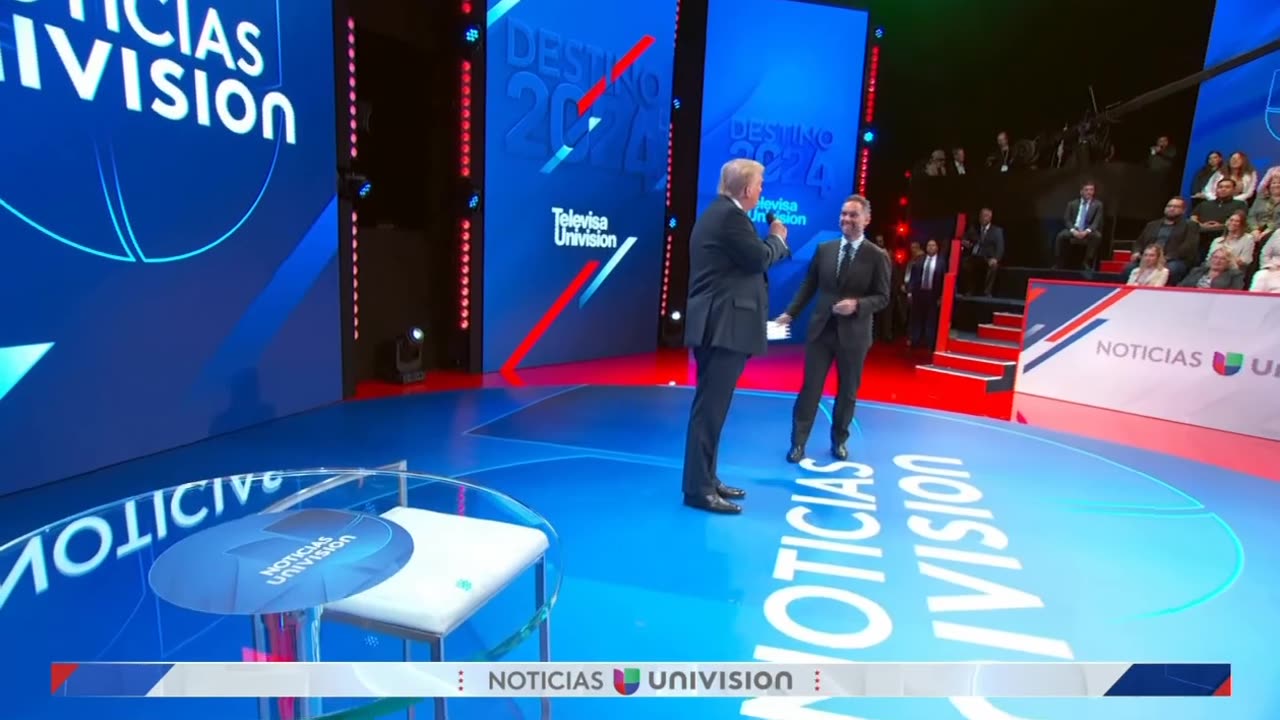 Trump roasts the chair!