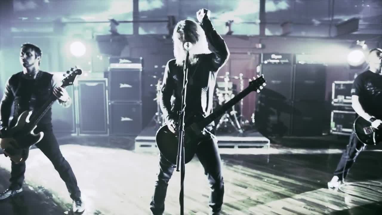 Alter Bridge - Addicted To Pain (OFFICIAL VIDEO)