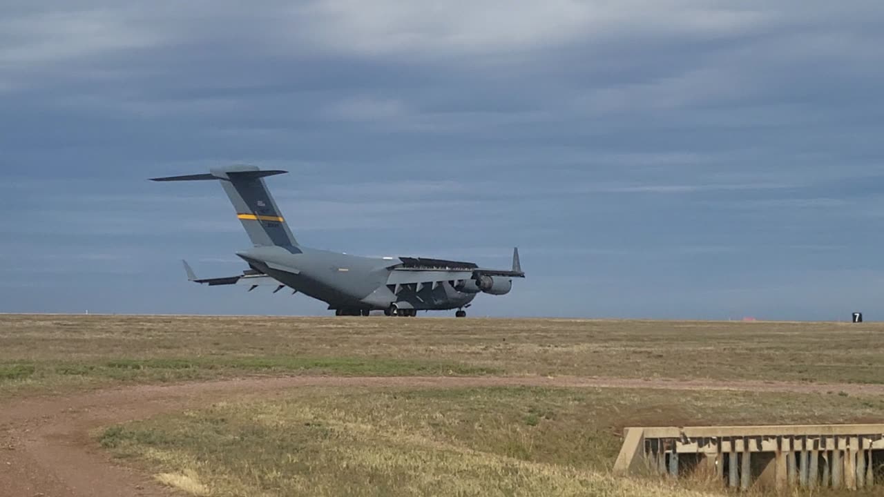 C17 Globemaster III close up touch and go