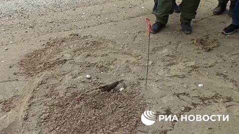 Odminovávání ruskou armádou pobřeží Mariupolu od ukrajinských min