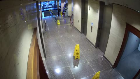 8003FCOB01ElevatorLobby_2021-01-05_16h00min01s687ms.mp4