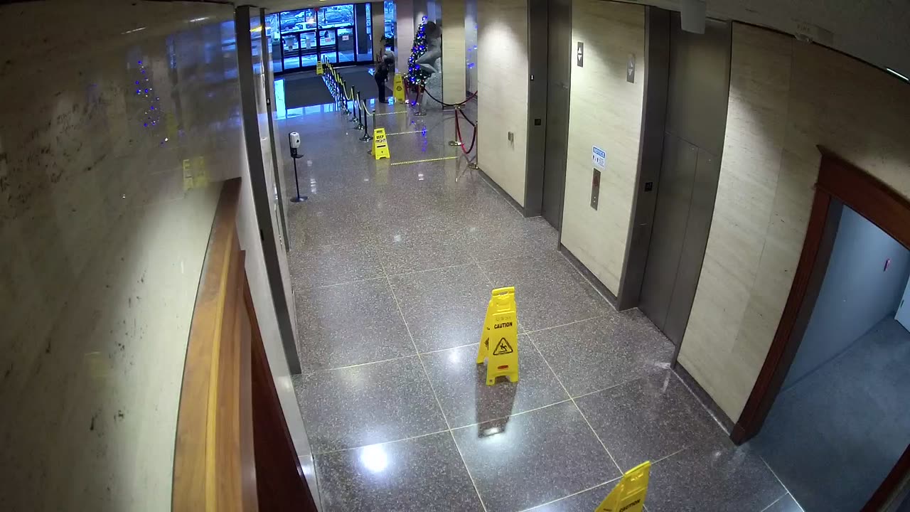 8003FCOB01ElevatorLobby_2021-01-05_16h00min01s687ms.mp4