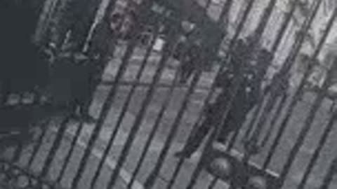 Big Sy talking to the coppers