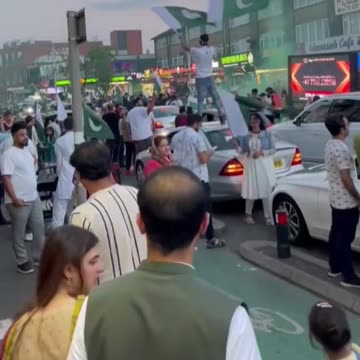 🇬🇧Riots developing: It looks like Islamabad but it's Manchester