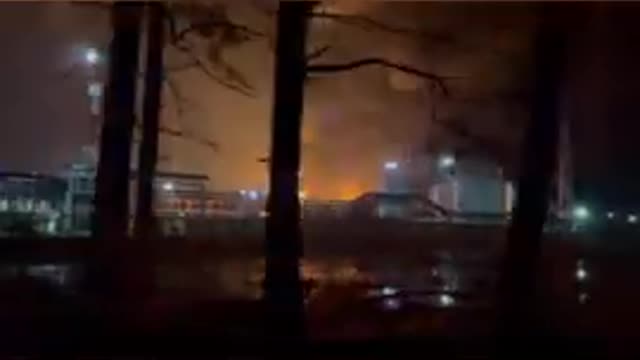 An oil warehouse in Bryansk is on fire. Explosions can be heard. April 25, 2022