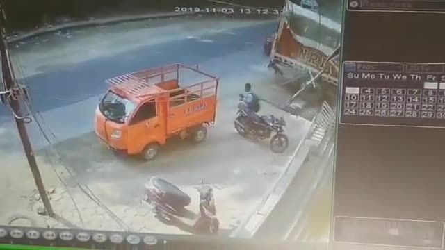 Truck accident in Himachal Pradesh - CCTV live accident footage