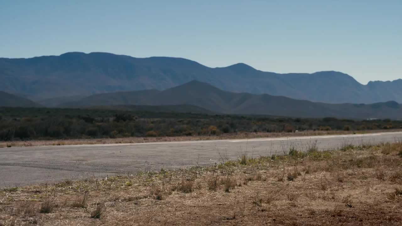 Drag Race: Formula E Car vs Cheetah