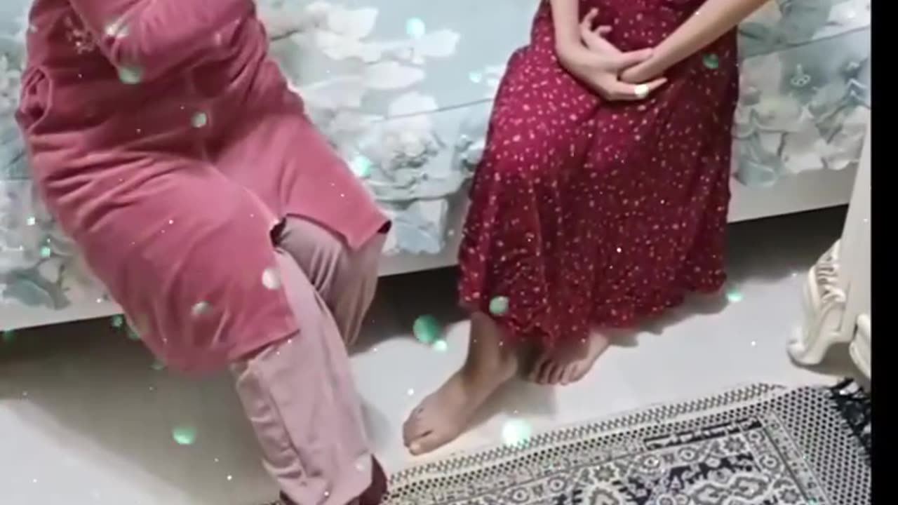 How is the mother taking care of her daughters.. 💕💕💕💕