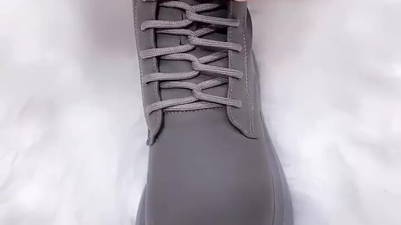 Trending Video Tie the Shoeslace