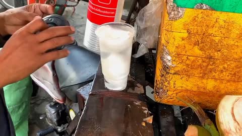 Amazing - Easy and Fast Green Coconut Cutting Skills