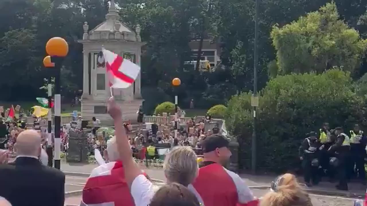 Patriots holding a 'Stop the boats' protest right now in Bournemouth.