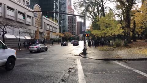 Raw Footage: Patriots And AntiFa Face Off At The Portland Justice Center