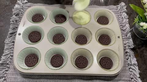 Oreo Mint Cheese Cupcakes