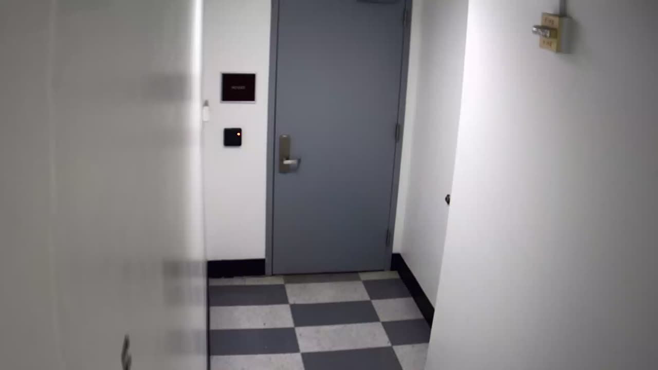 6149RHOBG3G301CStairwayLobbyEntry_2021-01-05_05h00min00s737ms.mp4