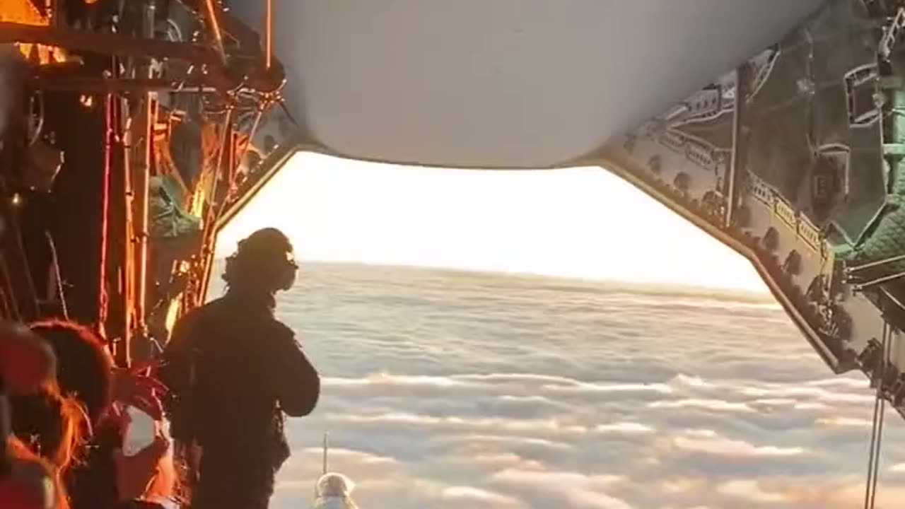 F-16 being filmed from the inside of an A400! 💨 📹: fighteraircraft