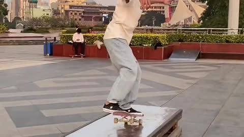 AZE0000 Do you dare to skate like this recently