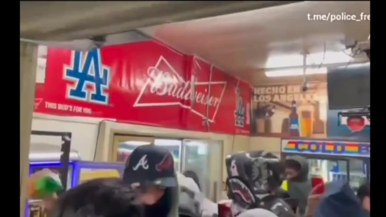 Liberal Utopia: Video Shows Large Mob Ransacking Arco Gas Station in Compton, Calif.