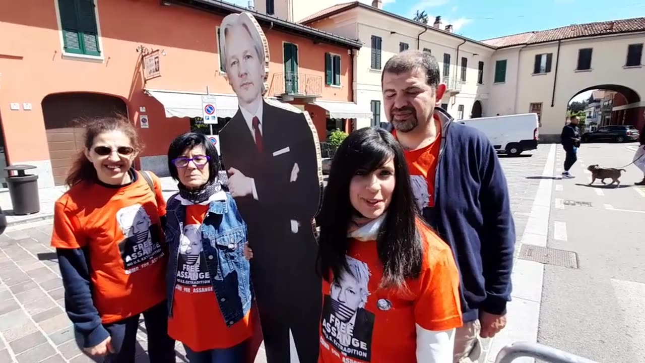 In Piazza Libertà per la libertà di Julian Assange