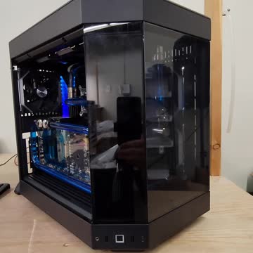 Our first liquid in the hyte y60!